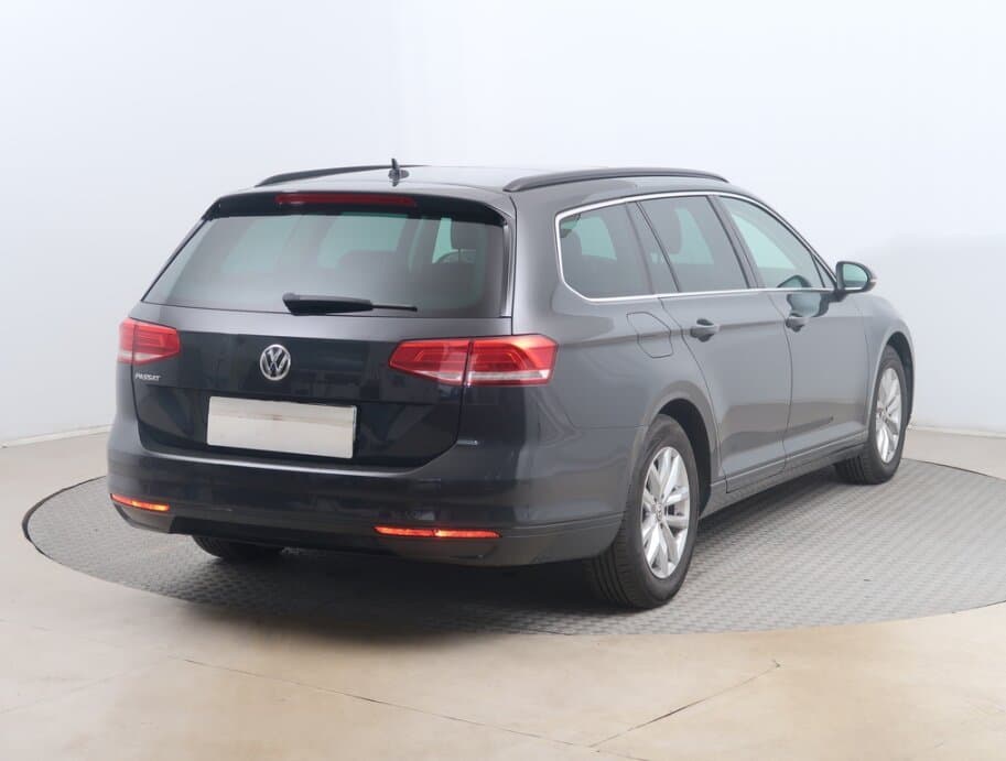 2019 Volkswagen PASSAT - 7