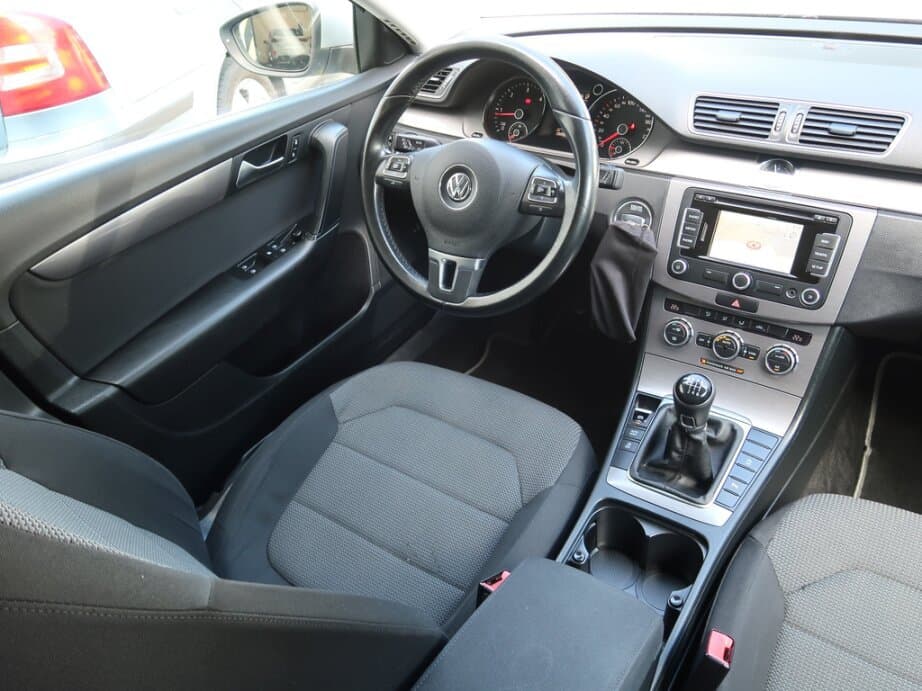 2013 Volkswagen PASSAT - 9