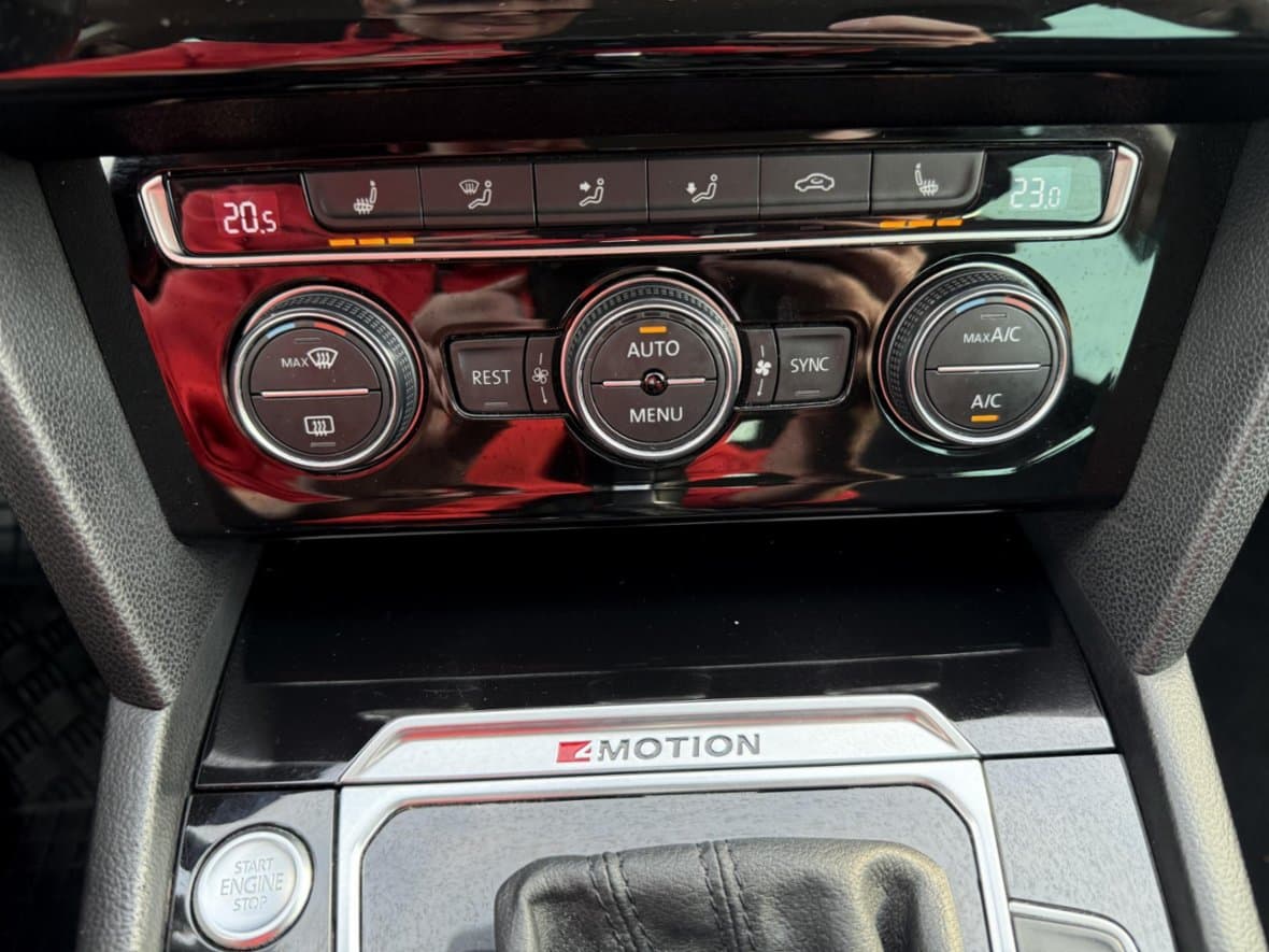 2016 Volkswagen PASSAT - 17