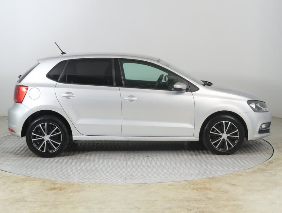 2016 Volkswagen POLO - 8