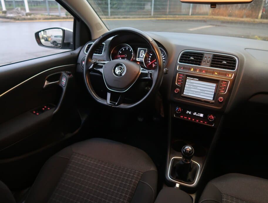 2016 Volkswagen POLO - 9