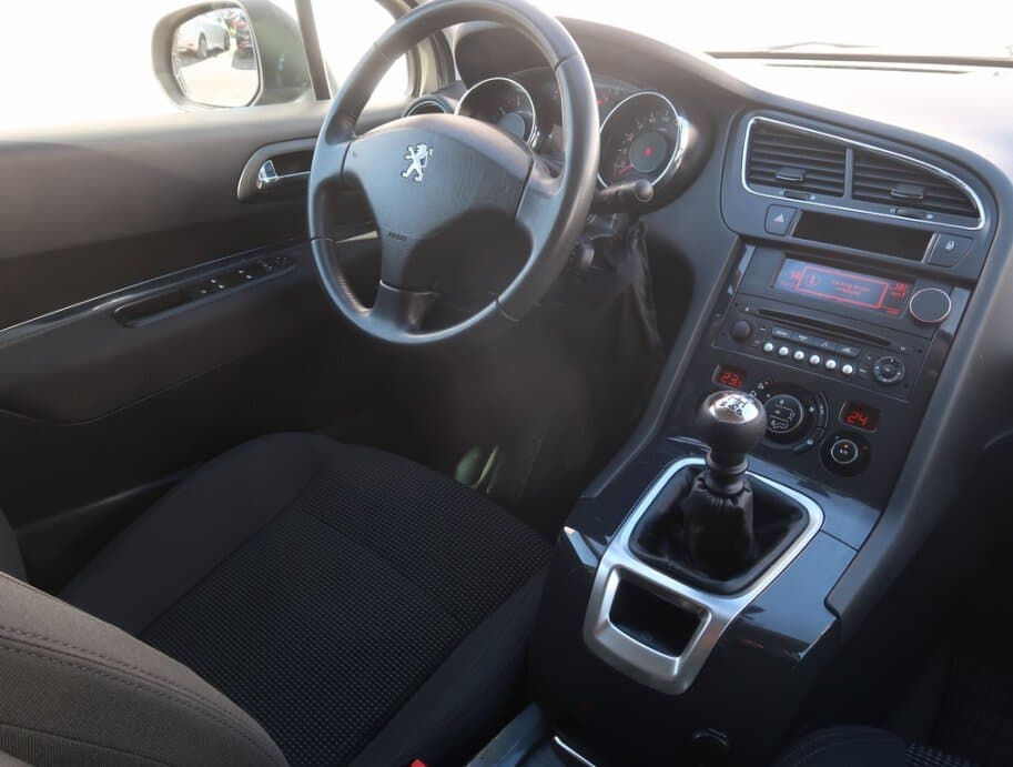 2015 Peugeot 5008 - 9