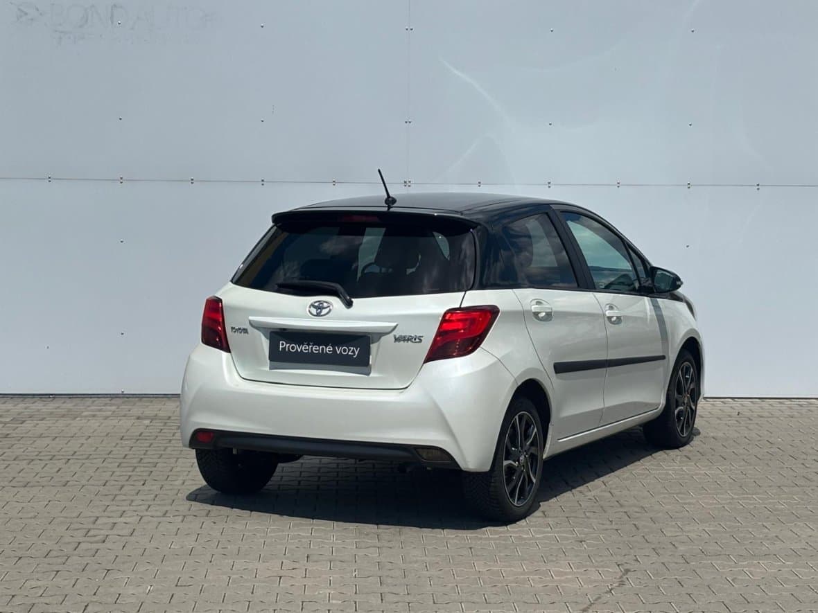 2016 Toyota YARIS - 2