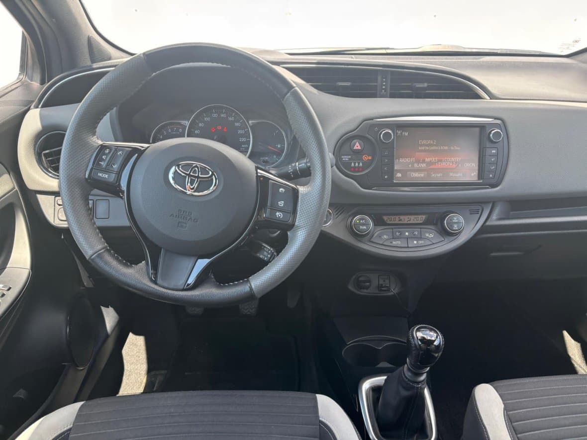 2016 Toyota YARIS - 5