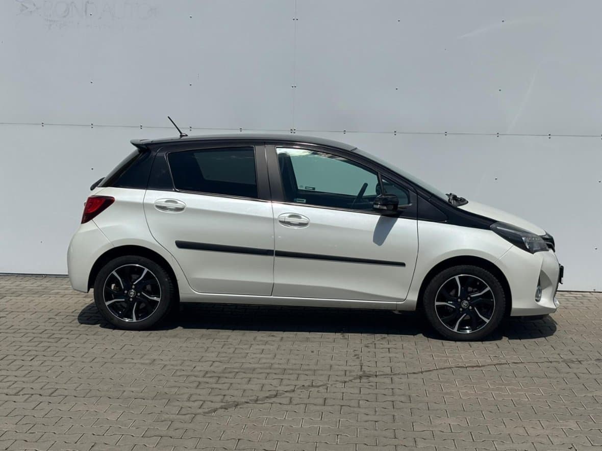 2016 Toyota YARIS - 8