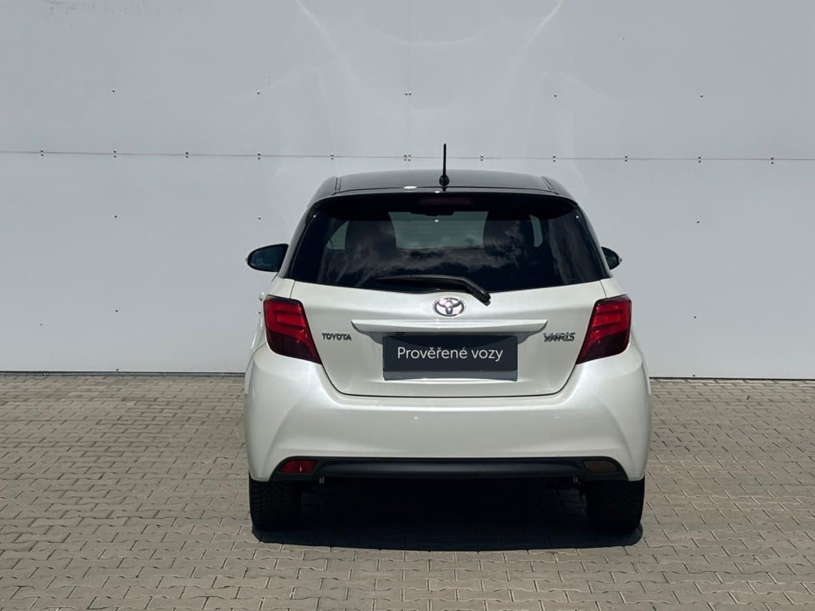 2016 Toyota YARIS - 9