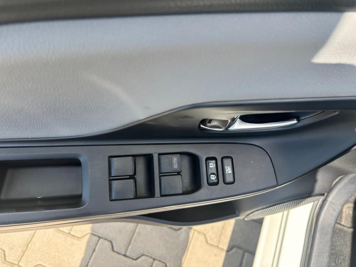 2016 Toyota YARIS - 12