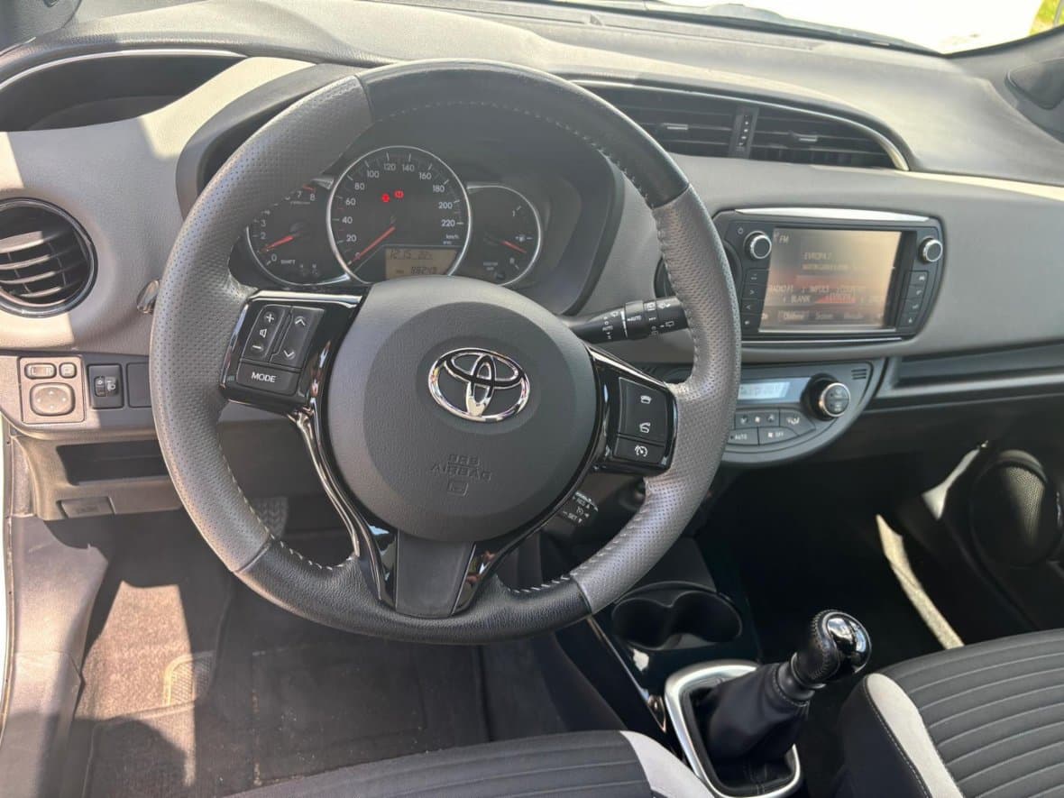 2016 Toyota YARIS - 14