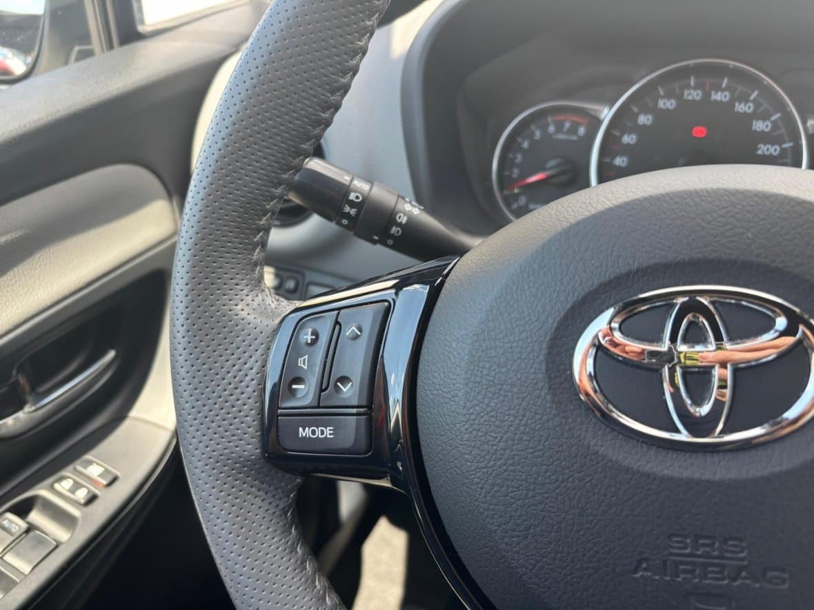 2016 Toyota YARIS - 16