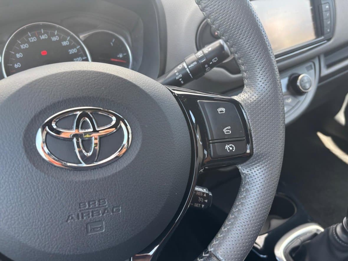 2016 Toyota YARIS - 17