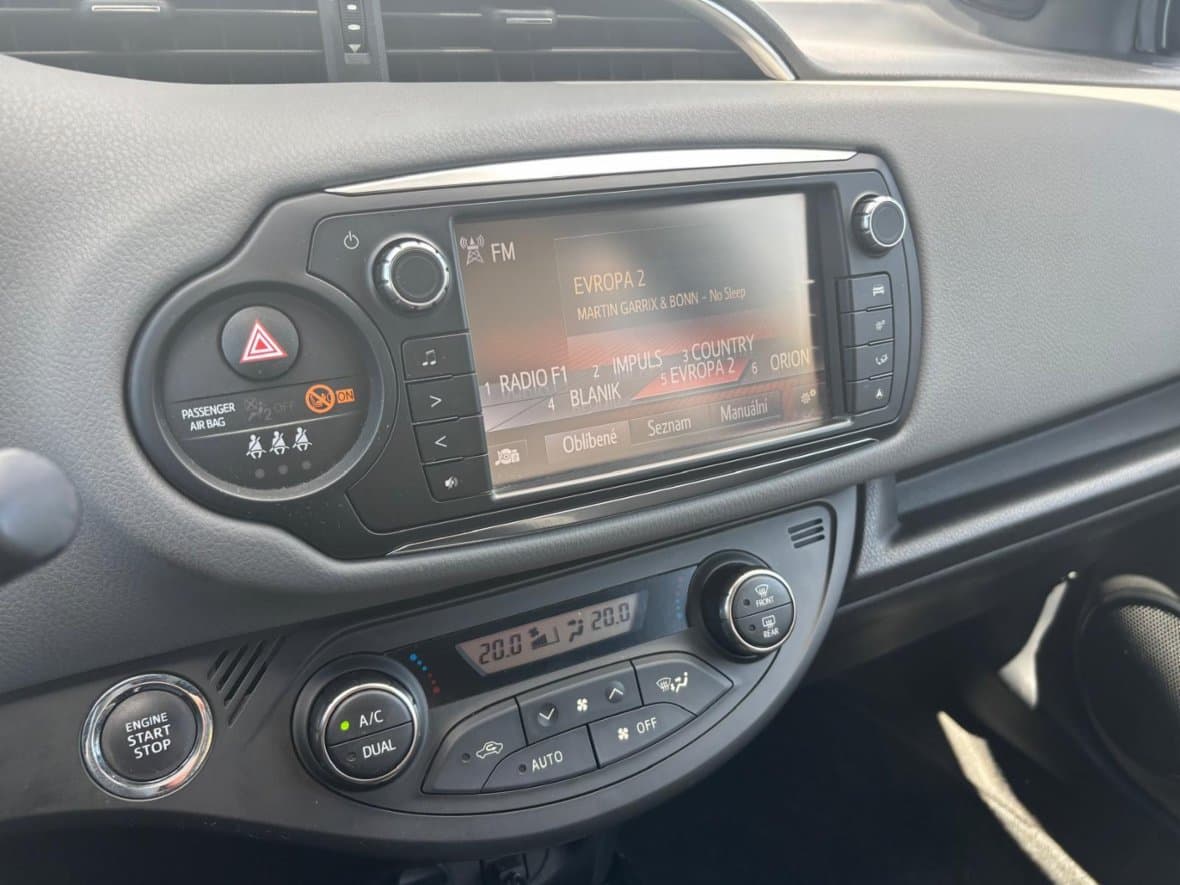 2016 Toyota YARIS - 18