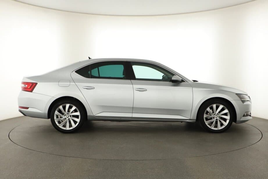 2017 Škoda SUPERB - 8