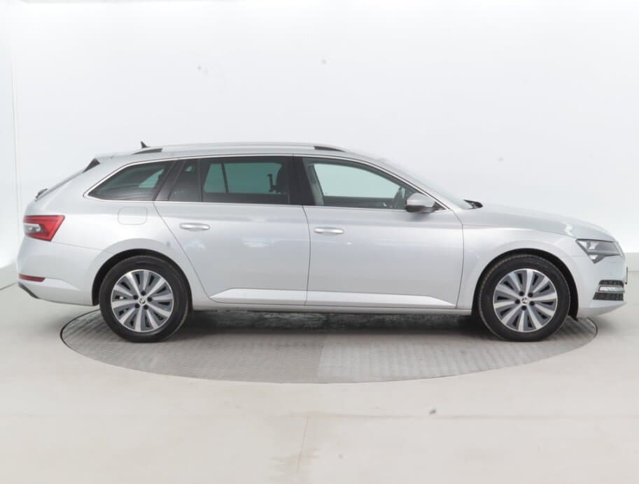 2022 Škoda SUPERB - 8