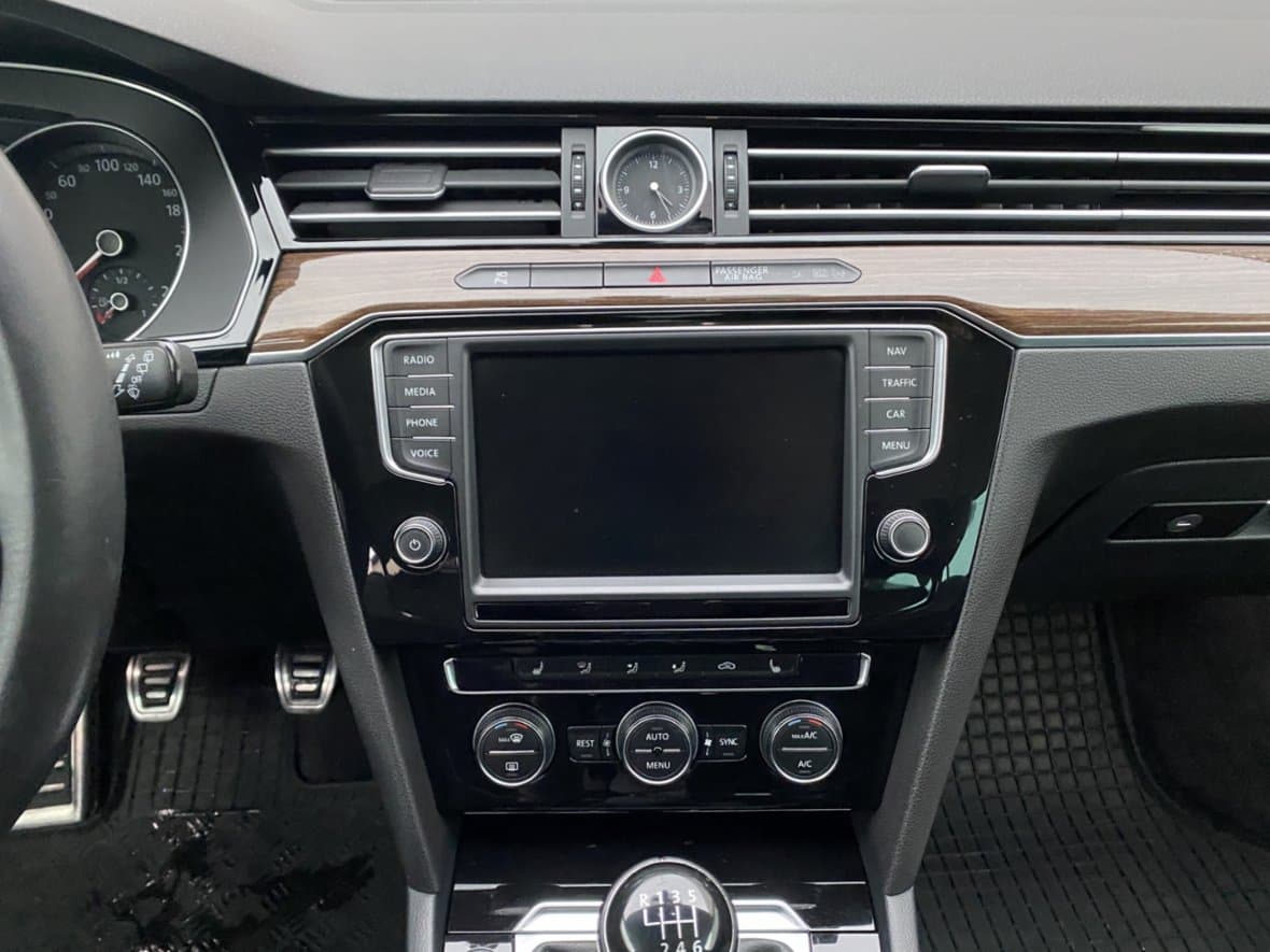 2015 Volkswagen PASSAT - 12