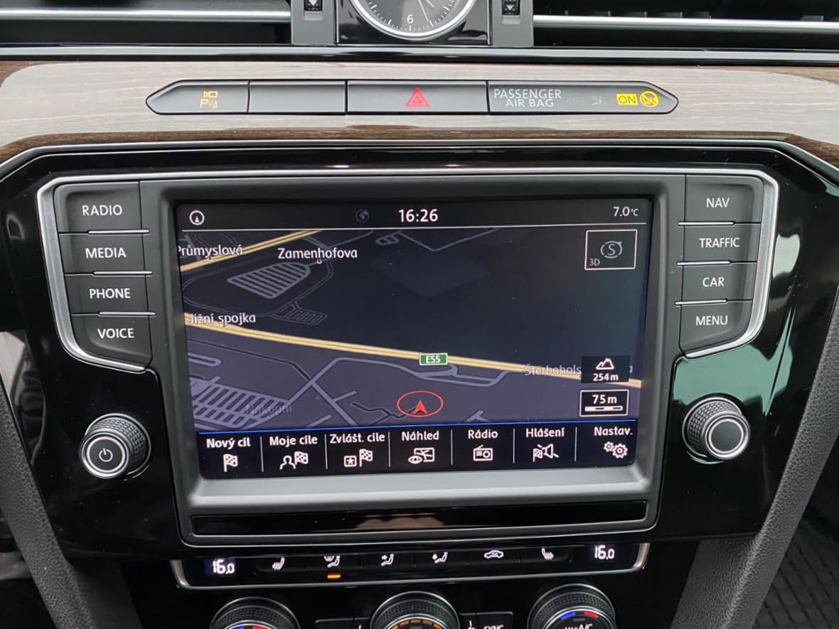 2015 Volkswagen PASSAT - 18
