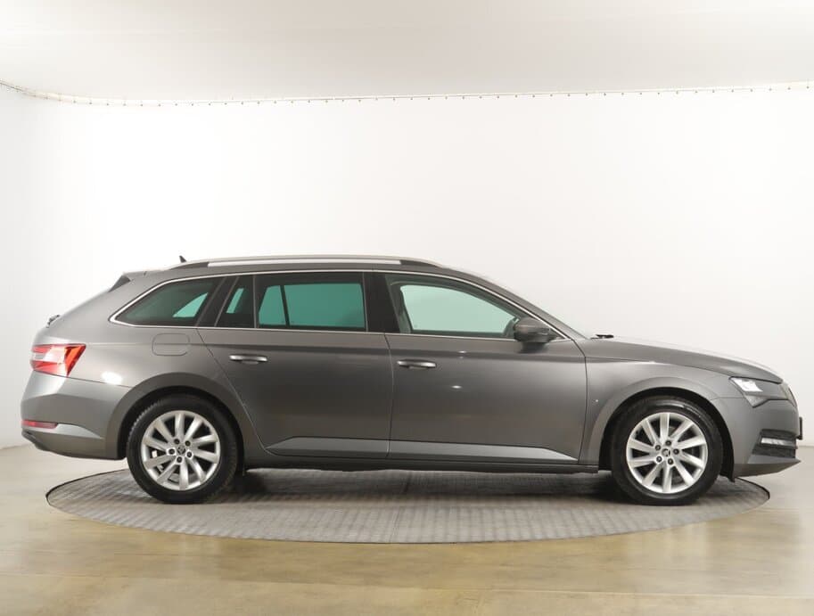 2023 Škoda SUPERB - 8