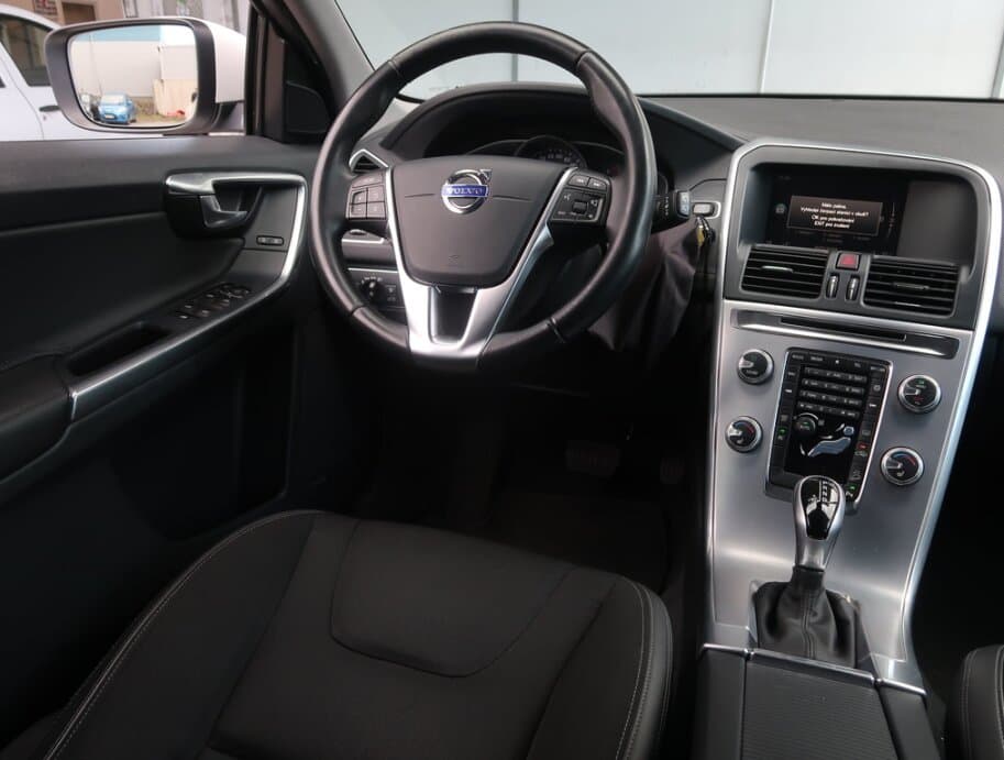 2017 Volvo XC60 - 17