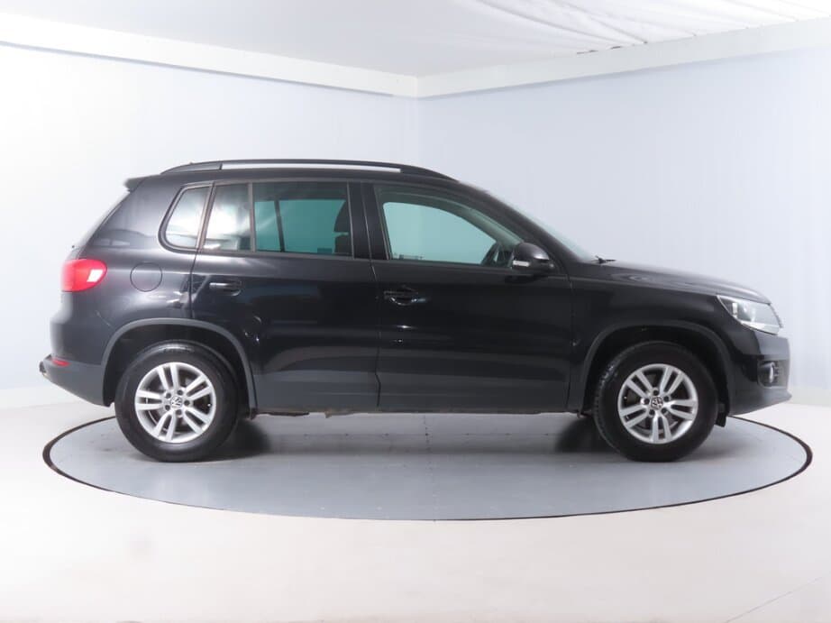 2012 Volkswagen TIGUAN - 8