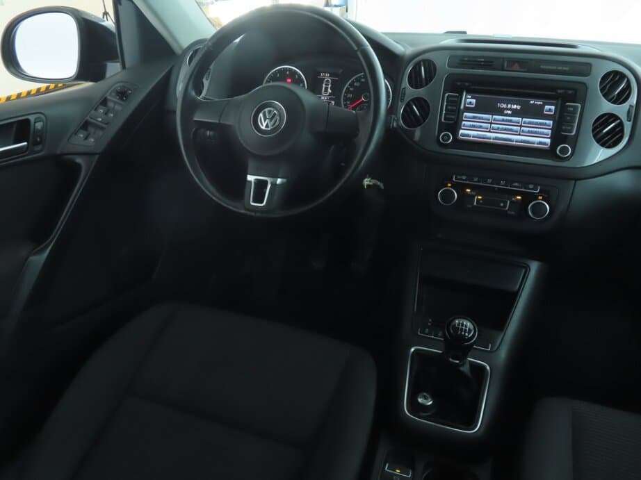 2012 Volkswagen TIGUAN - 9