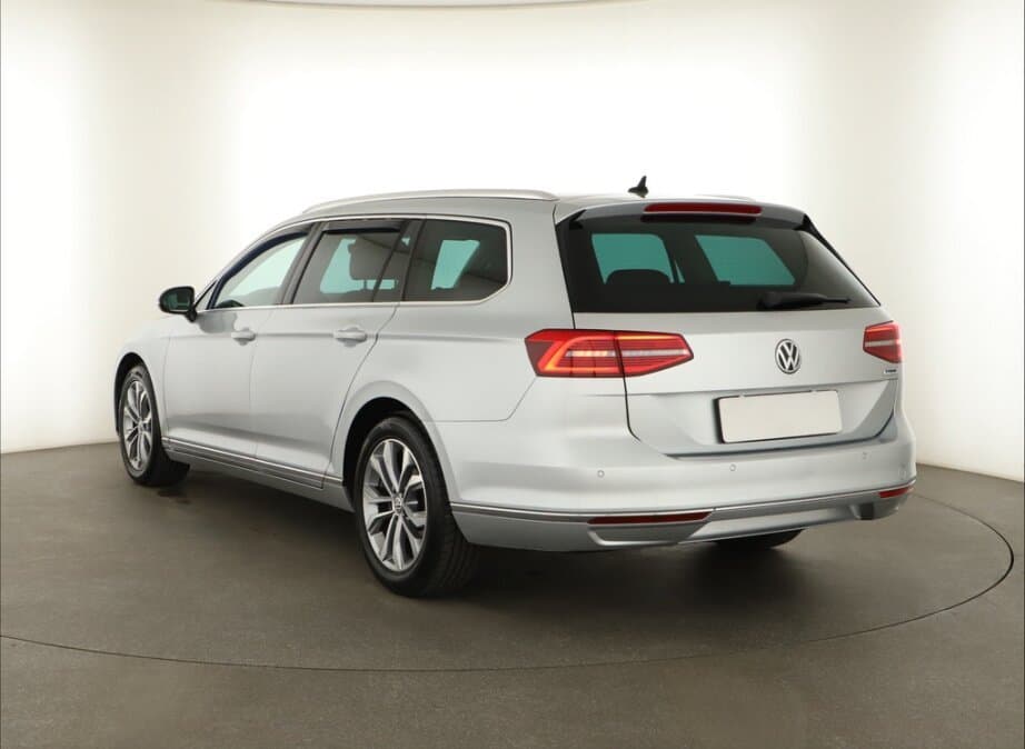 2015 Volkswagen PASSAT - 5