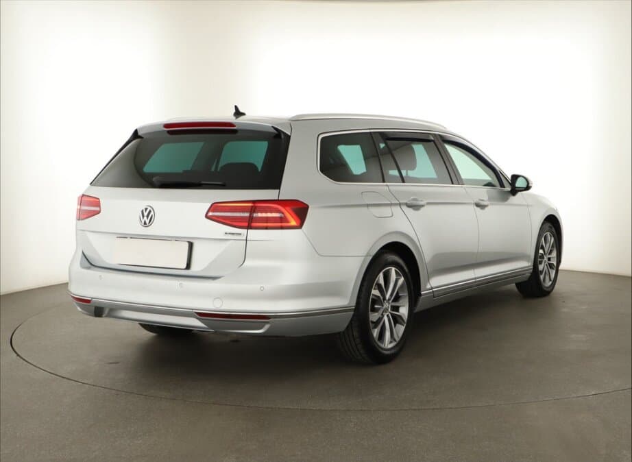 2015 Volkswagen PASSAT - 7