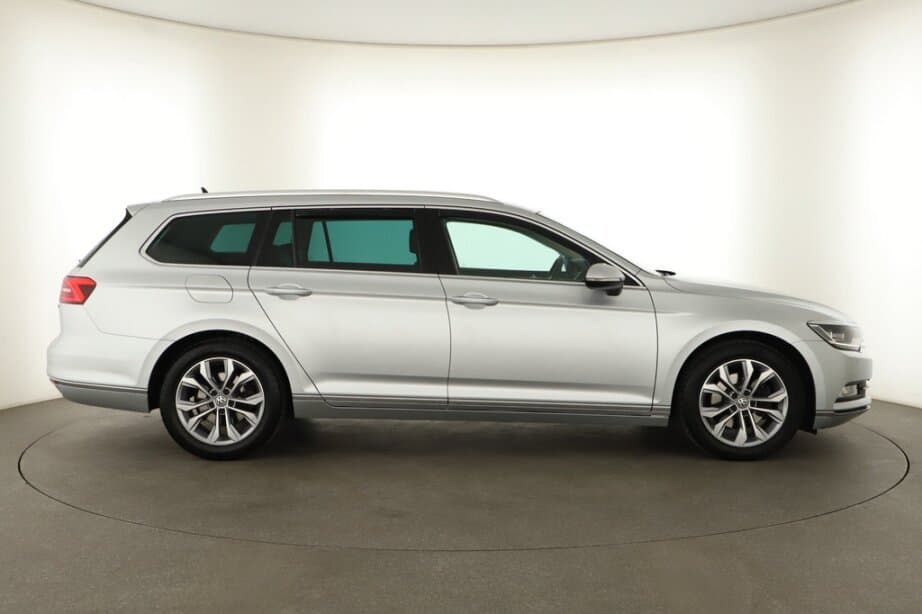 2015 Volkswagen PASSAT - 8