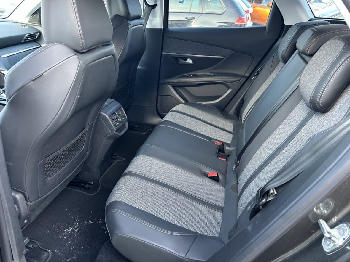 2018 Peugeot 3008 - 11