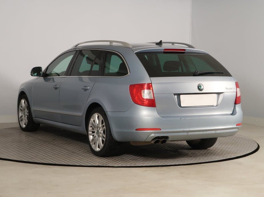 2011 Škoda SUPERB - 13