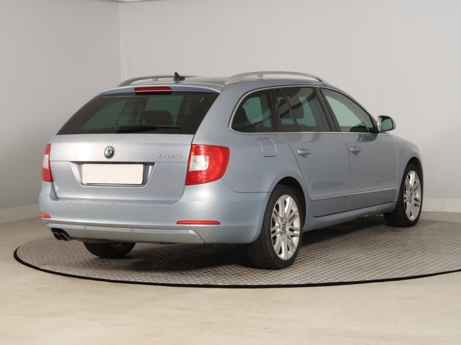 2011 Škoda SUPERB - 19