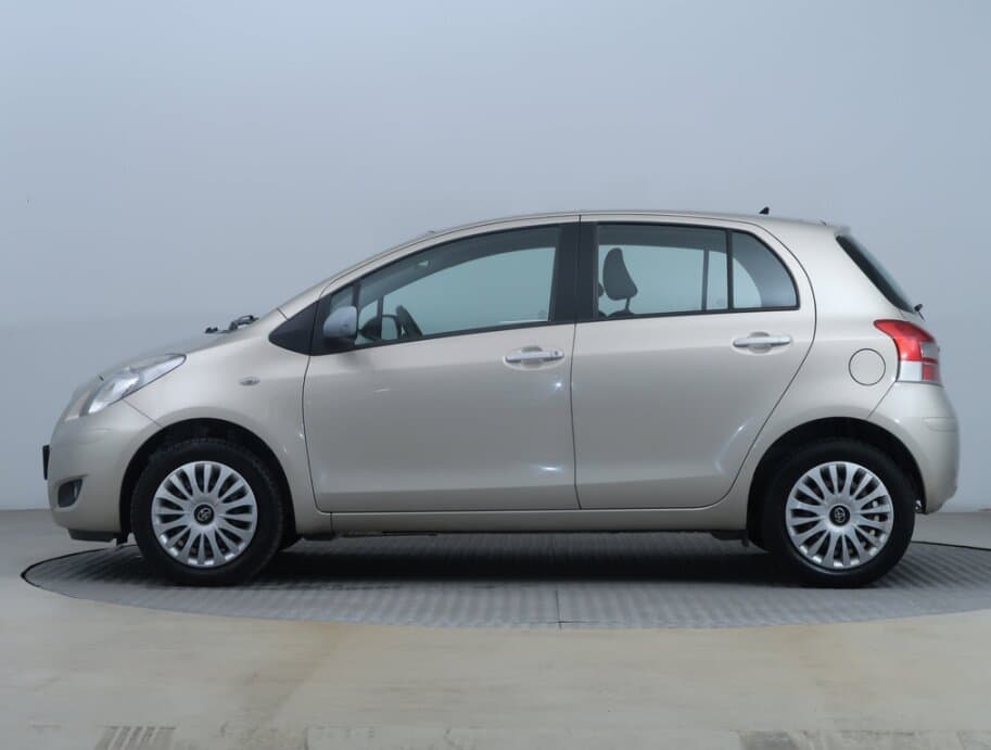 2010 Toyota YARIS - 4