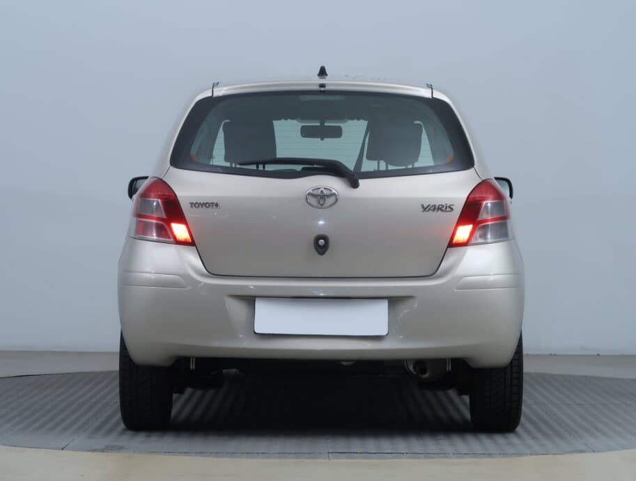 2010 Toyota YARIS - 6