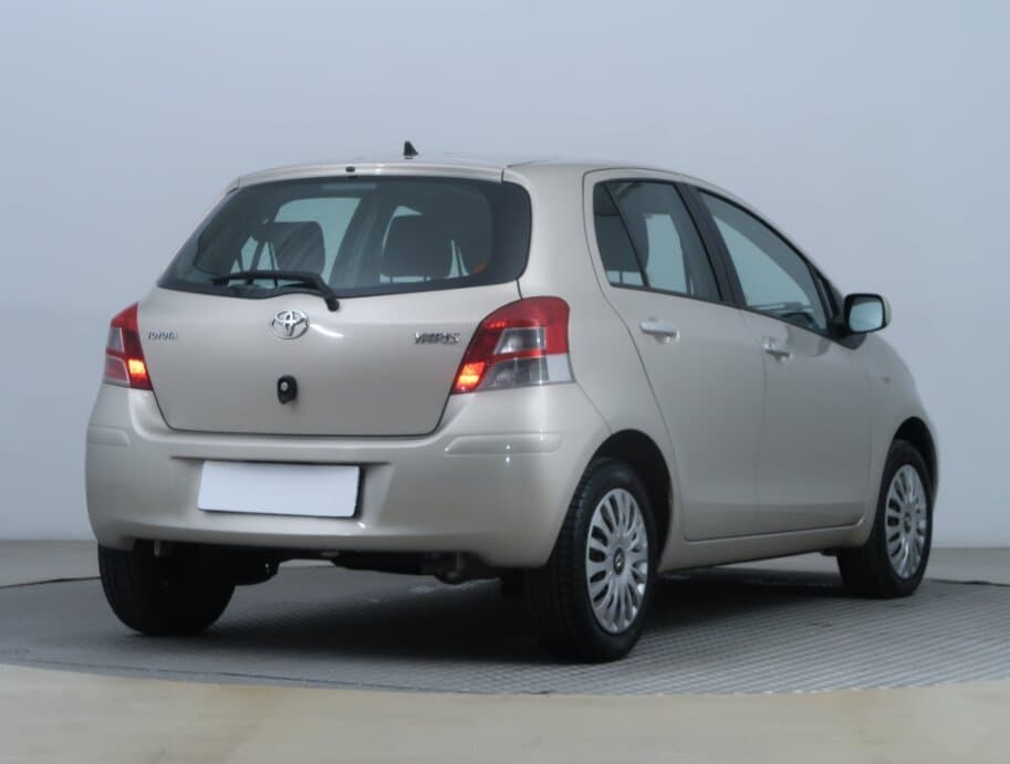 2010 Toyota YARIS - 7