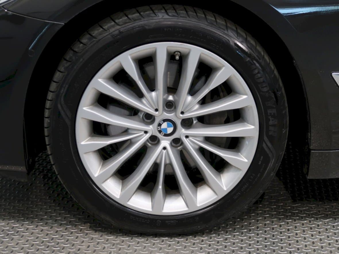 2018 BMW 5-SERIES - 25