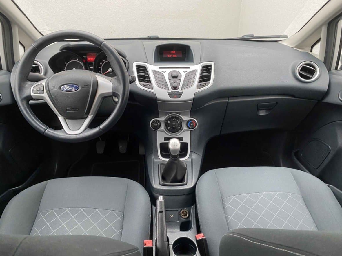 2011 Ford FIESTA - 8