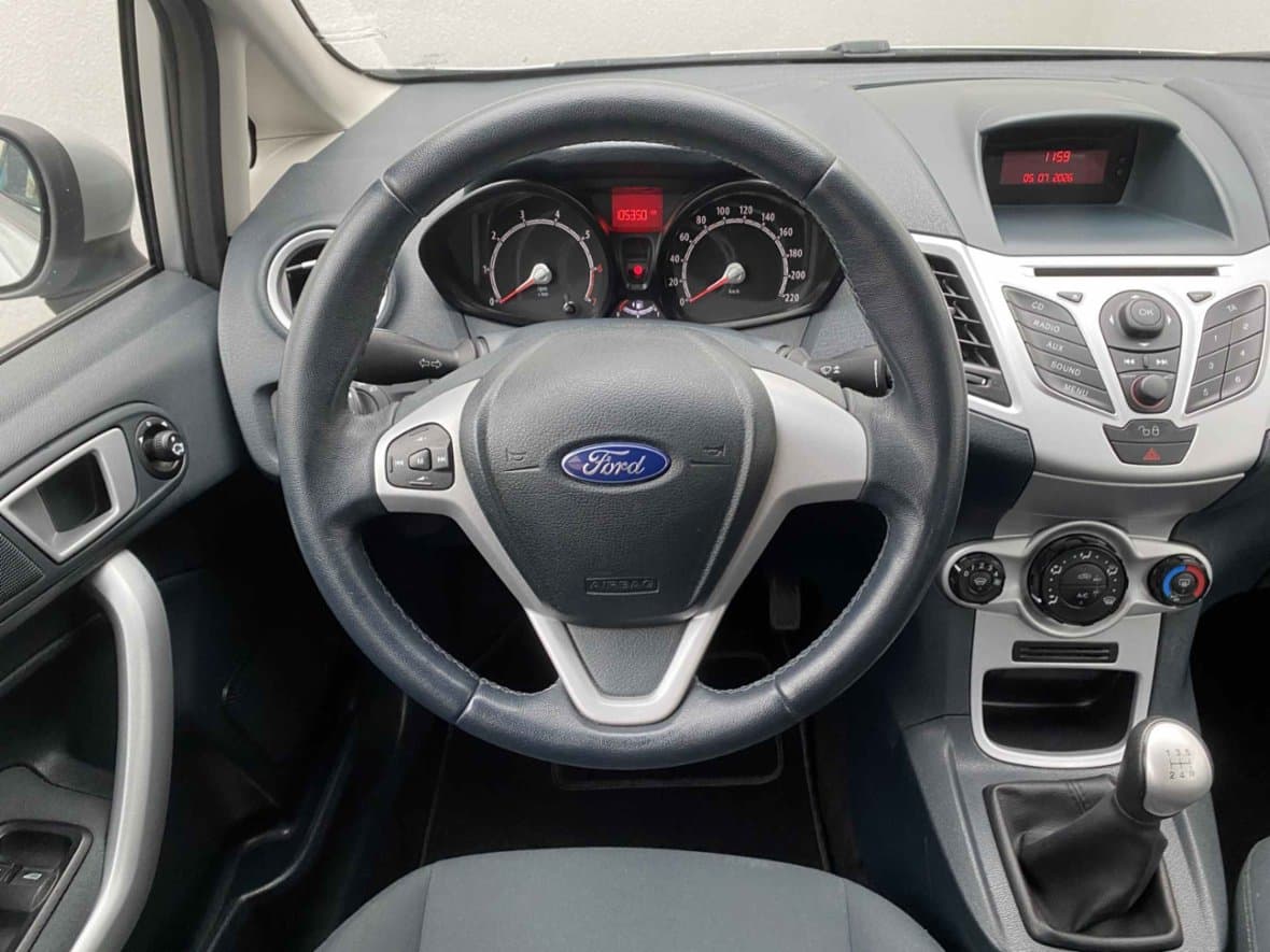2011 Ford FIESTA - 11