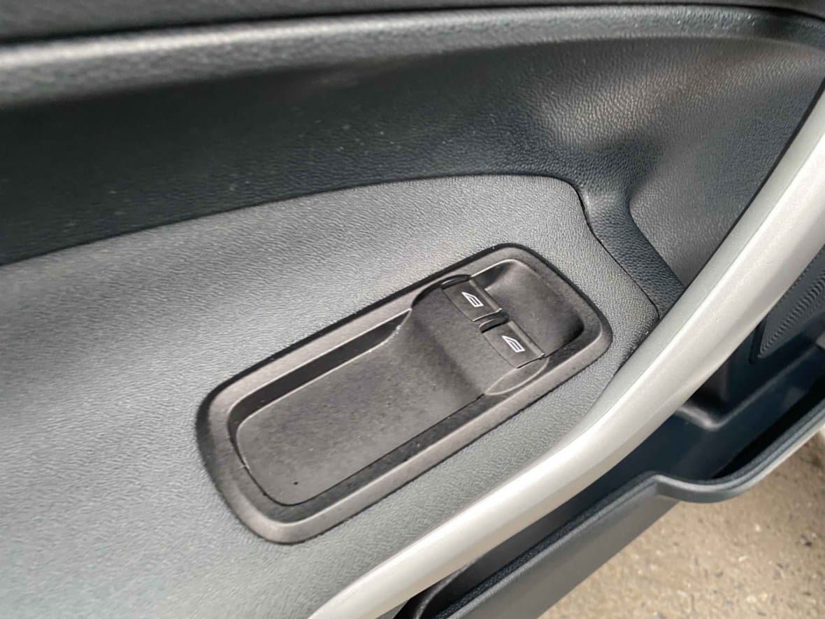 2011 Ford FIESTA - 13
