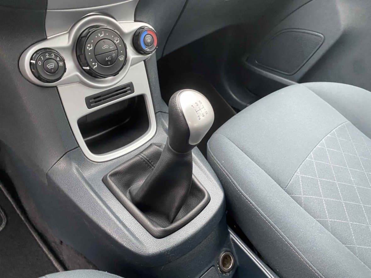 2011 Ford FIESTA - 15