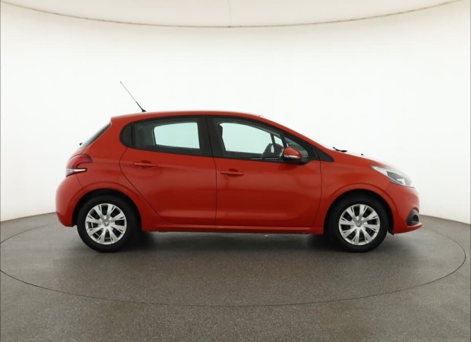 2016 Peugeot 208 - 8