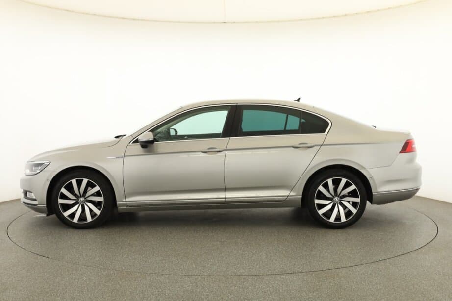2017 Volkswagen PASSAT - 4