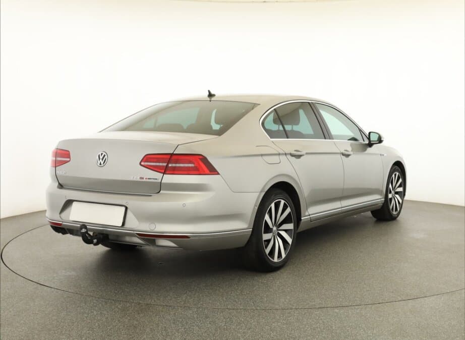 2017 Volkswagen PASSAT - 7