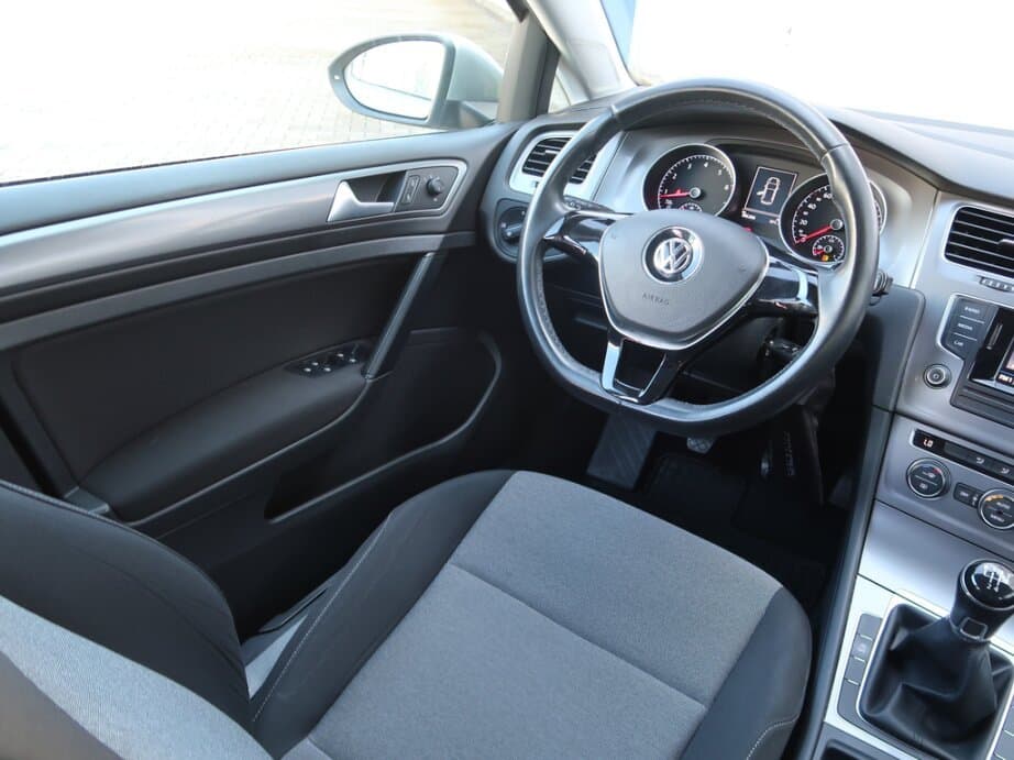 2016 Volkswagen GOLF - 9