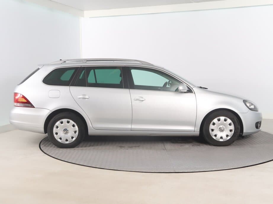 2010 Volkswagen GOLF - 8