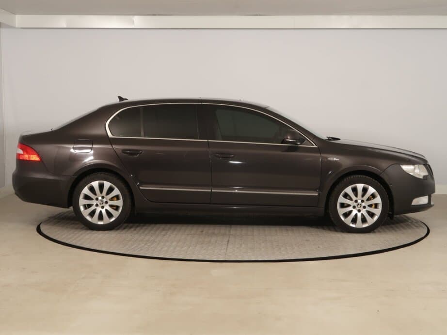 2009 Škoda SUPERB - 8