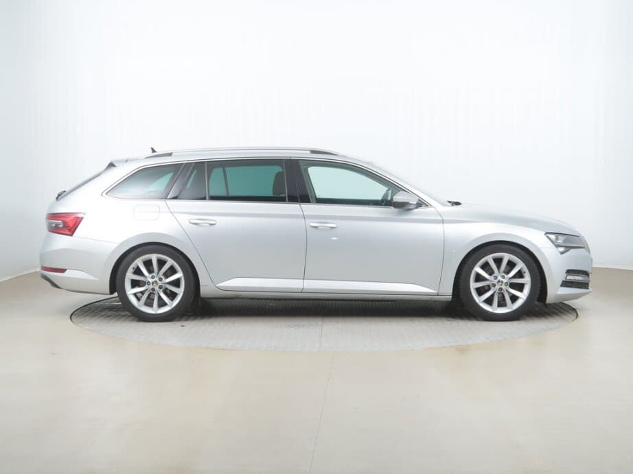 2022 Škoda SUPERB - 8