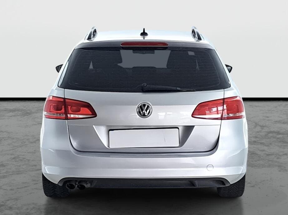 2011 Volkswagen PASSAT - 6