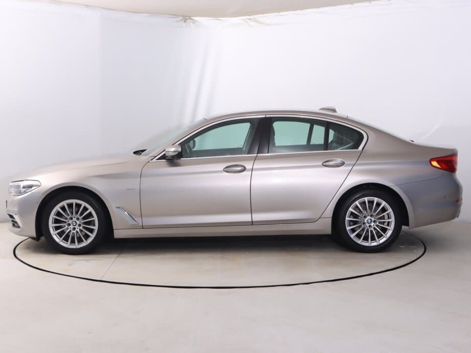2018 BMW 5-SERIES - 4