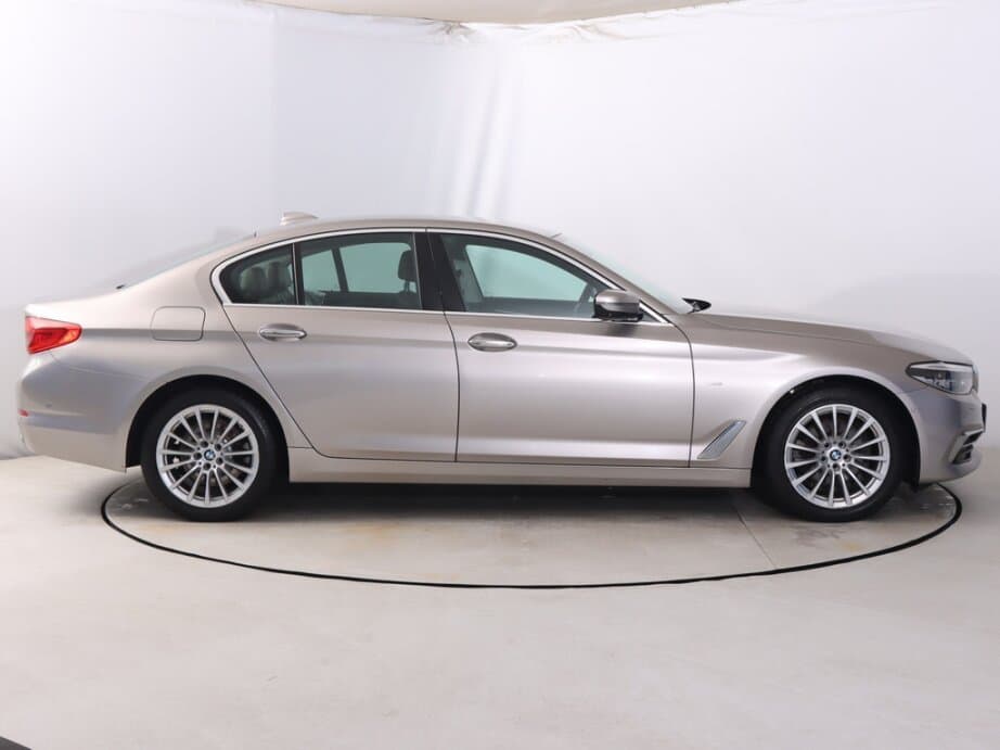 2018 BMW 5-SERIES - 8
