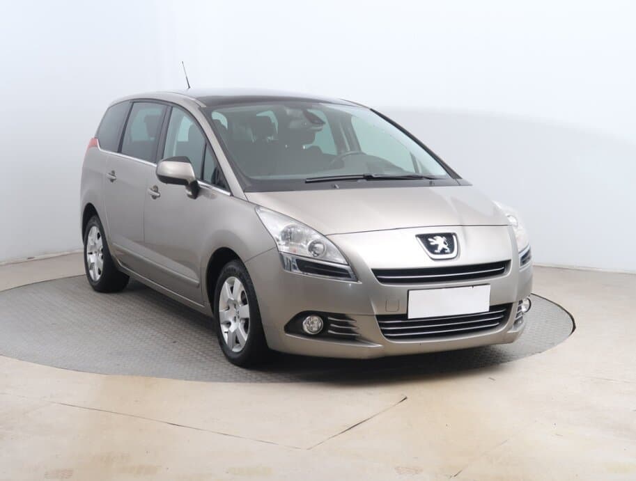 Peugeot 5008, 2.0 BlueHDi, 7 míst, ČR,1.maj, Serv