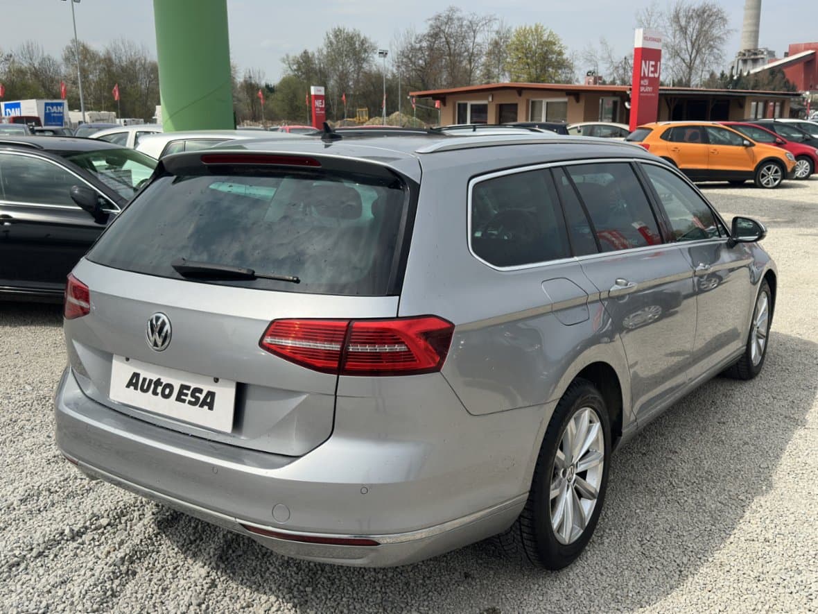2017 Volkswagen PASSAT - 4