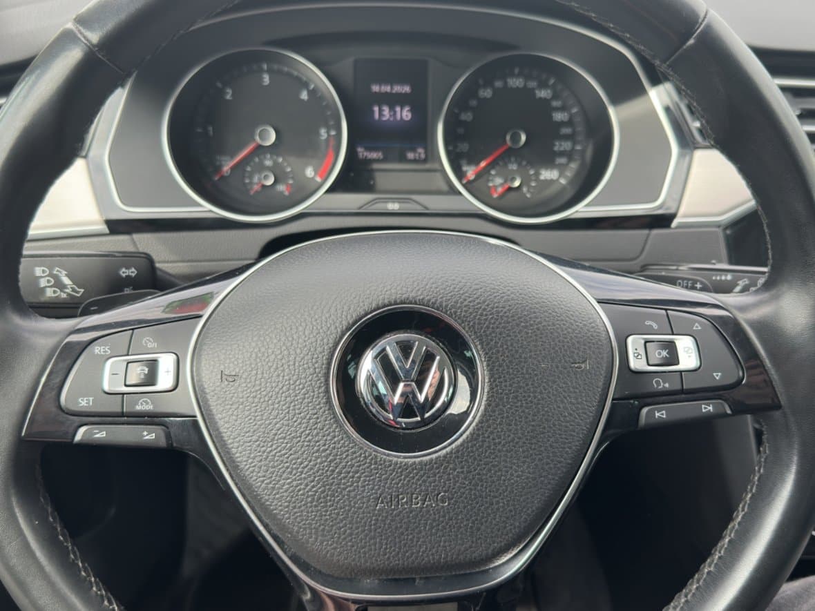 2017 Volkswagen PASSAT - 12